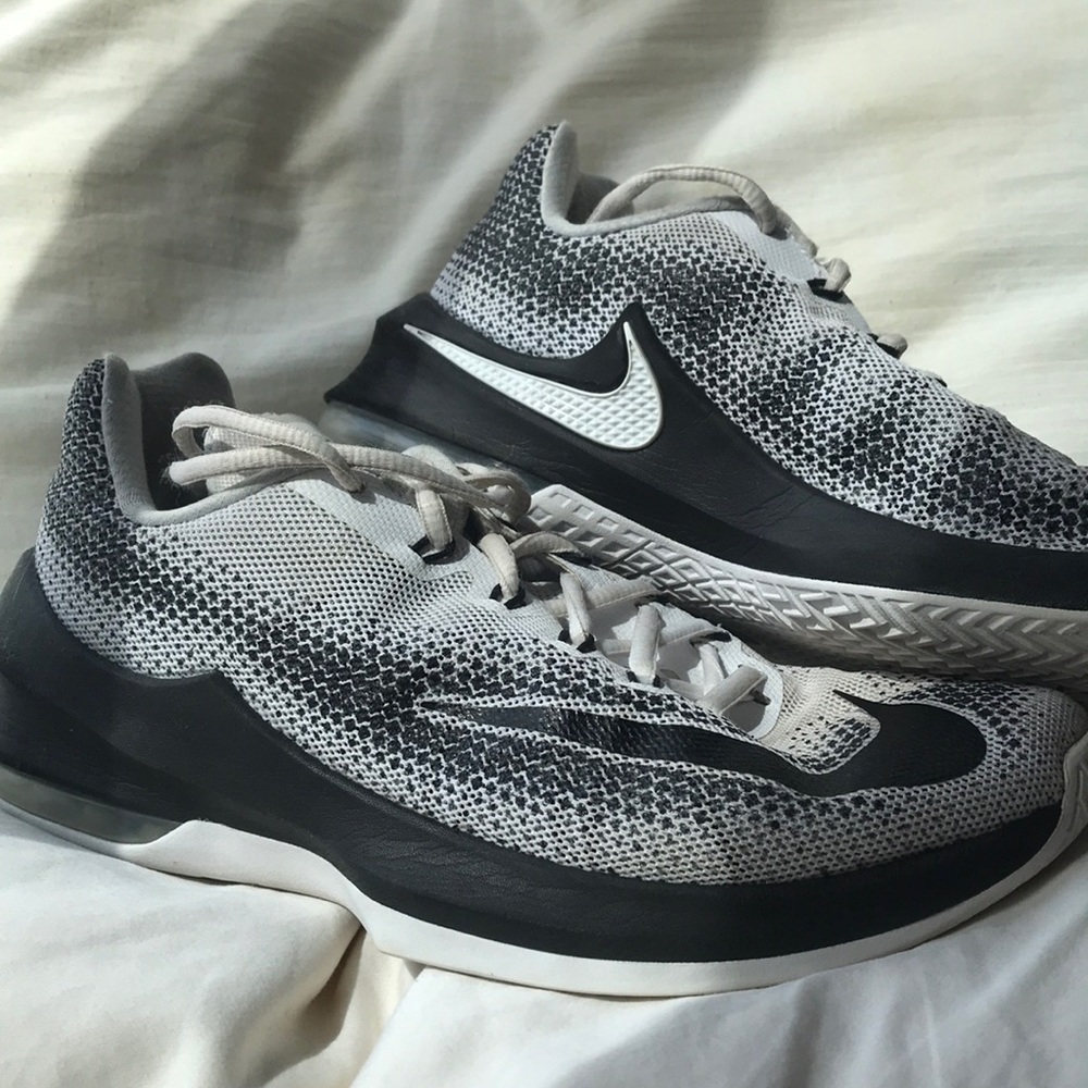Nike AirMax Infuriate Basketball Shoes